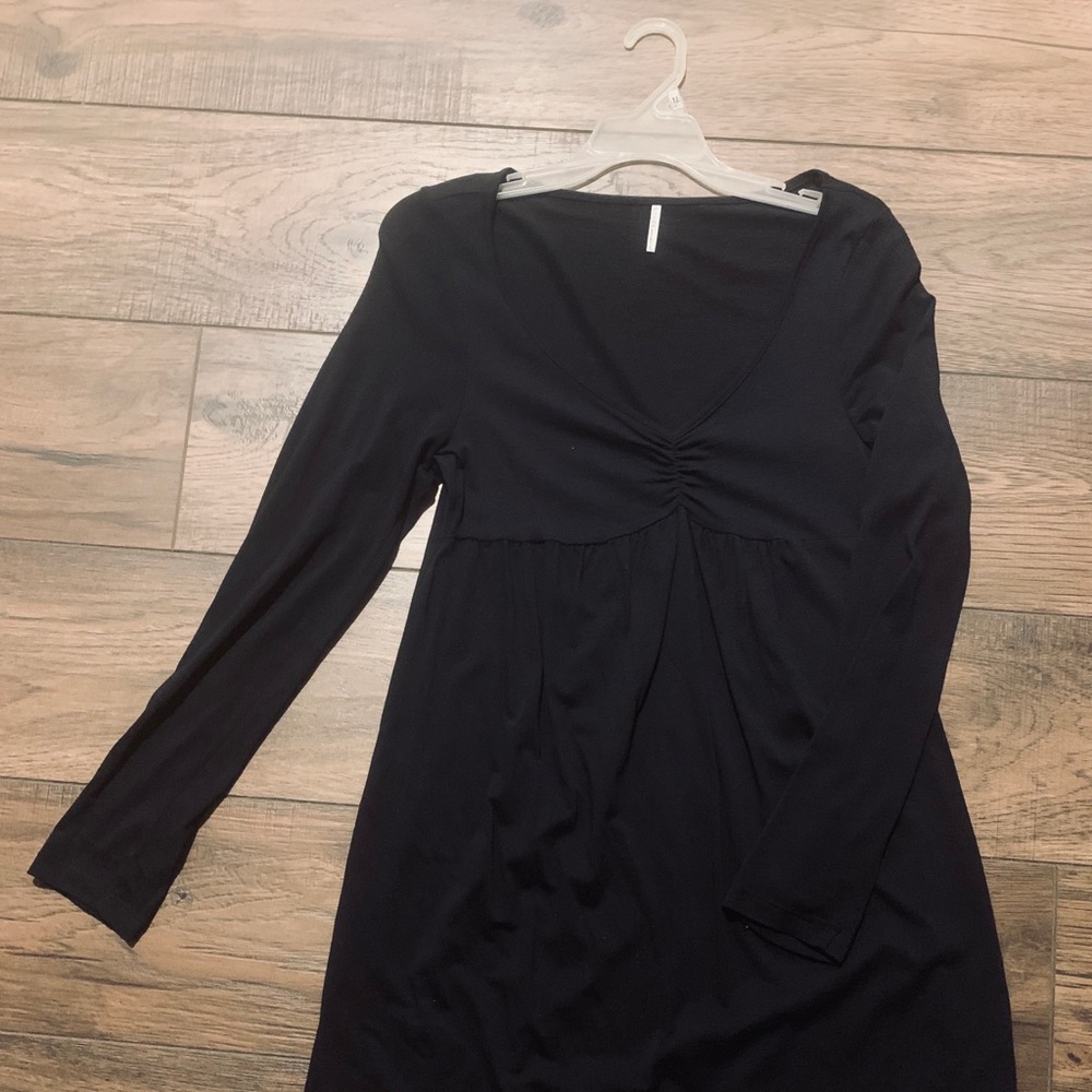 Long sleeve black V-neck cotton dress